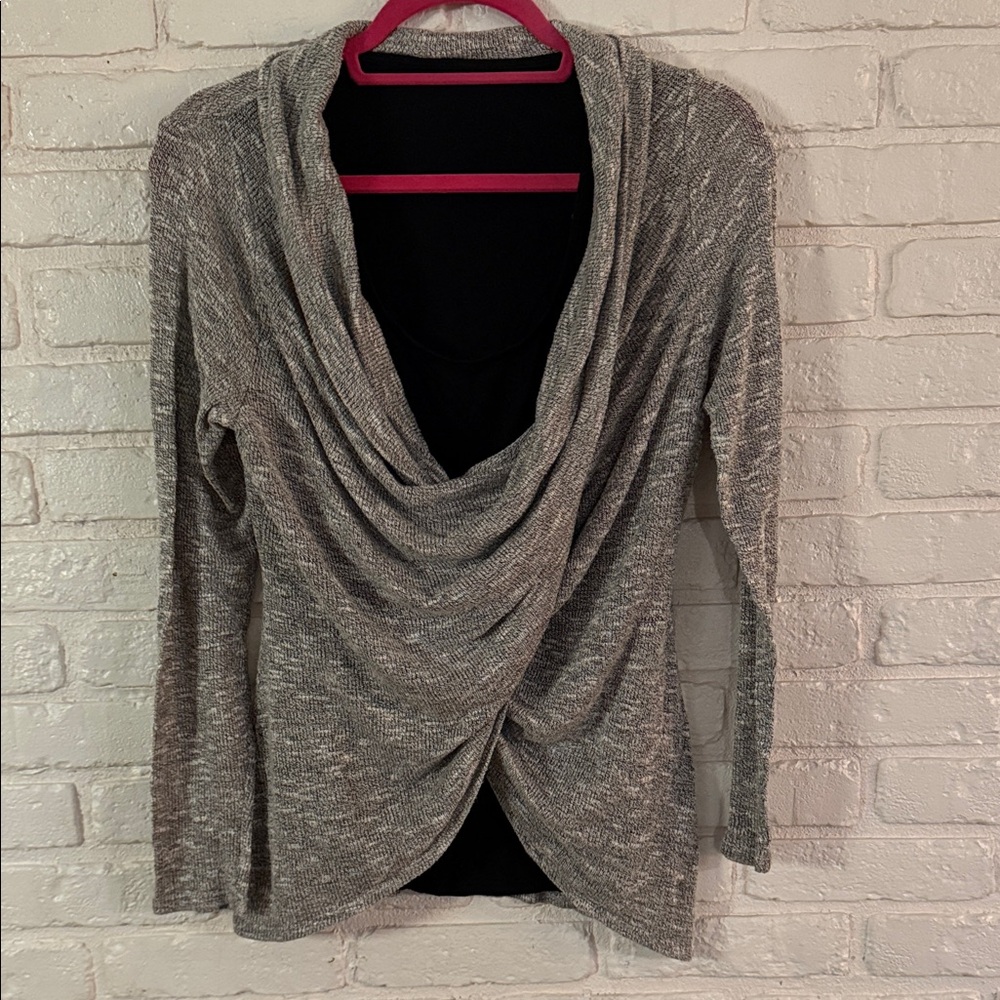A Pea in the Pod Black and grey Nursing Top